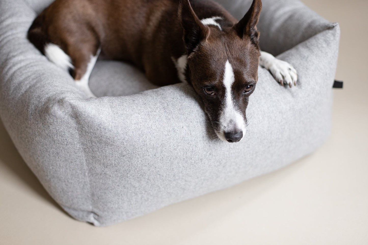 Vackertass Stone Fort Bolster Bed