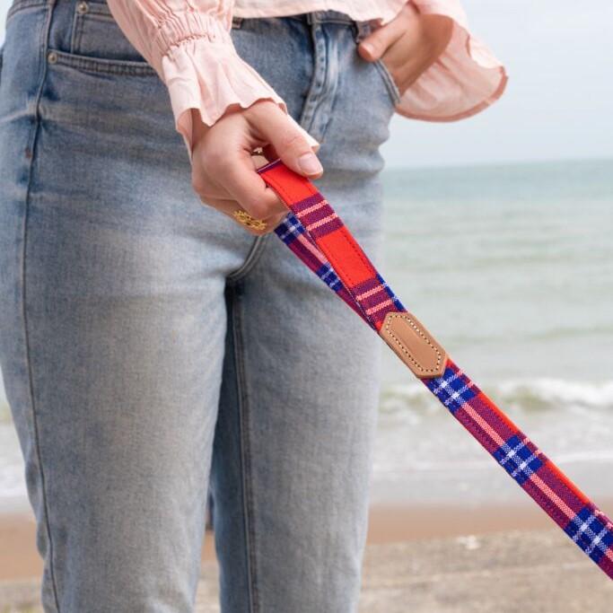 Hiro and Wolf Shuka Red Classic Lead